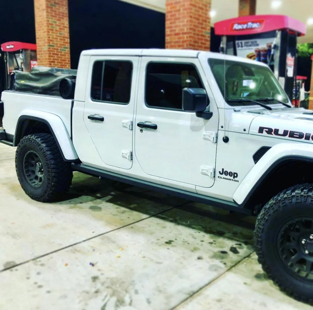Jeep Gladiator Finally the bed hauling... 7DD68974-ED8E-4719-BE89-C94EA8E27C50