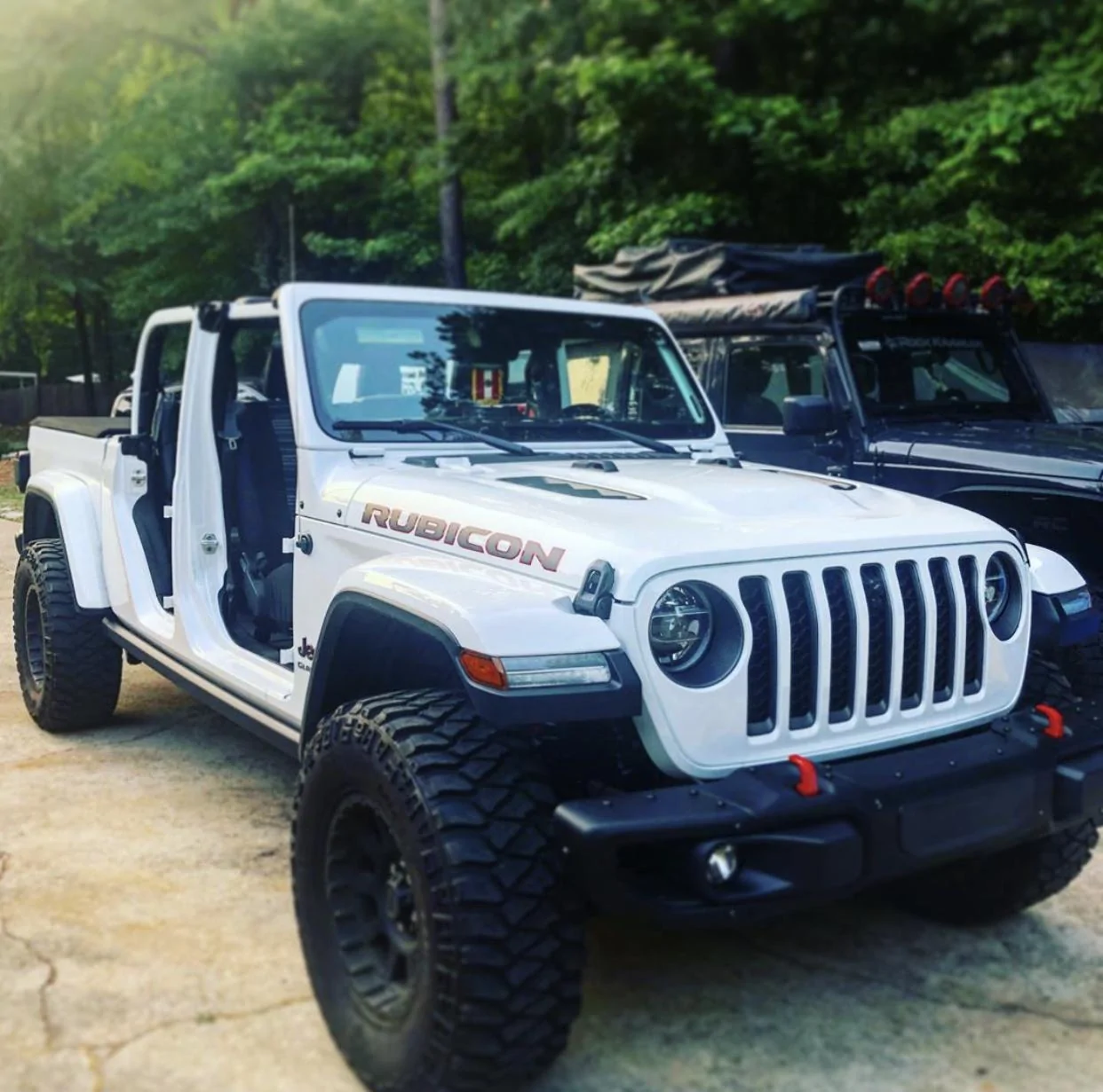 Jeep Gladiator BRIGHT WHITE Gladiator JT Club 0E69334C-166D-4F13-9FA1-C48A975E1F60