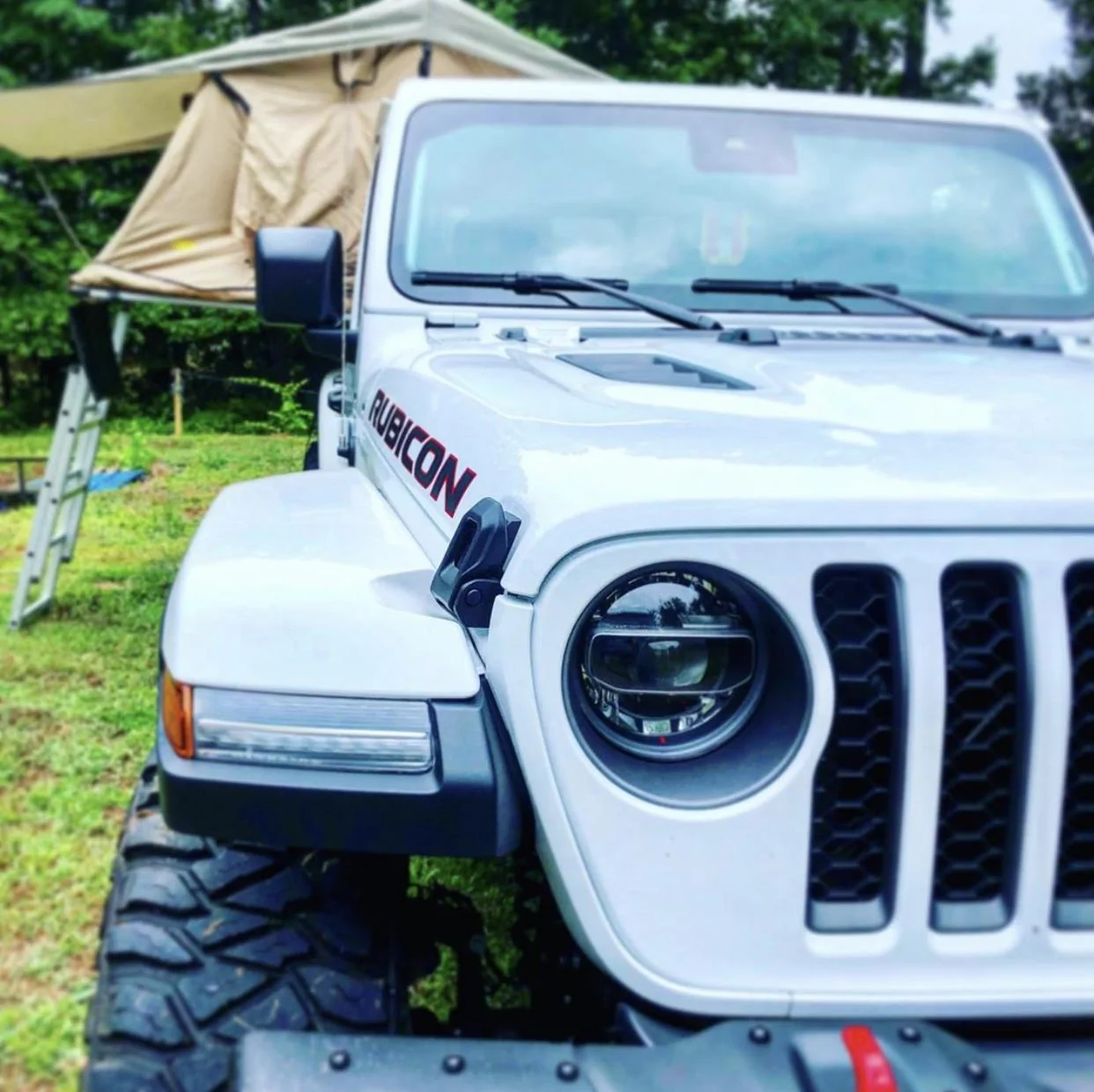 Jeep Gladiator BRIGHT WHITE Gladiator JT Club 6998592F-C2B6-4677-AFC9-501DF9C8E9A8