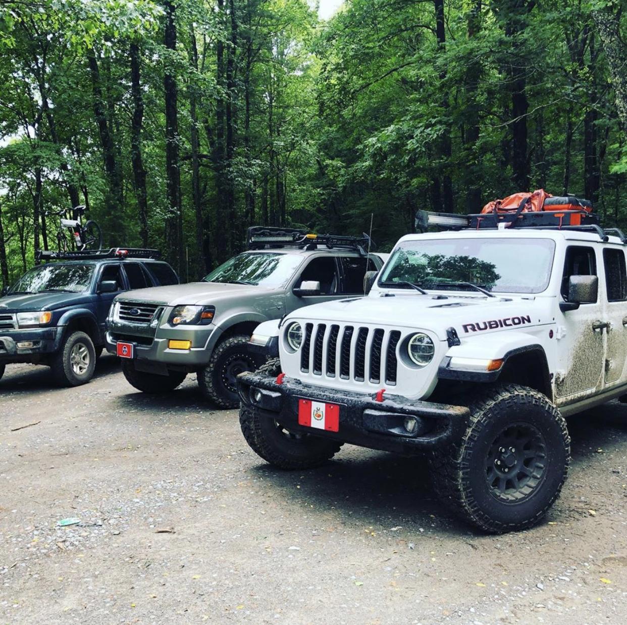 Jeep Gladiator BRIGHT WHITE Gladiator JT Club 1A1FD106-2E80-487D-970D-BB0C78E19E73
