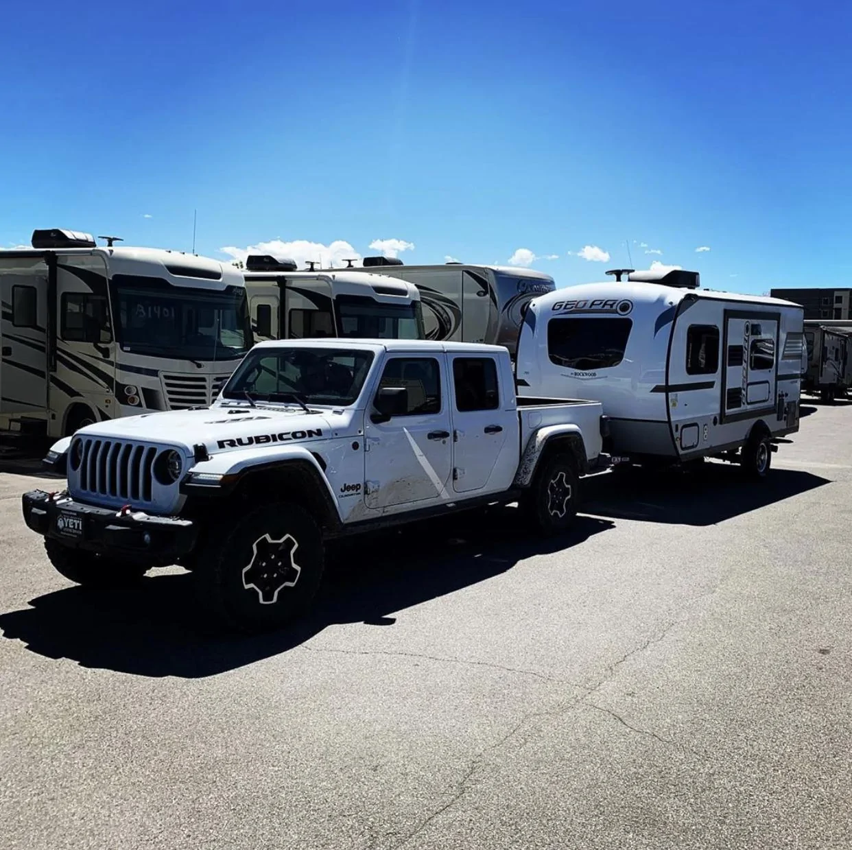 Jeep Gladiator BRIGHT WHITE Gladiator JT Club 08963FCE-1394-4671-910F-353E3DAA8DF7