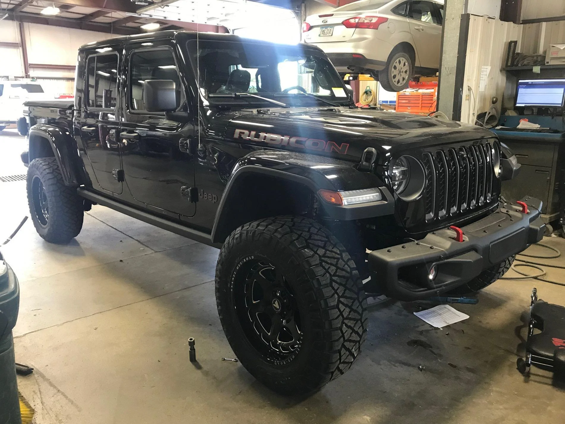 Jeep Gladiator BLACK Gladiator JT Club A56111C9-78DF-4CA2-A86C-CCC281BF38E8