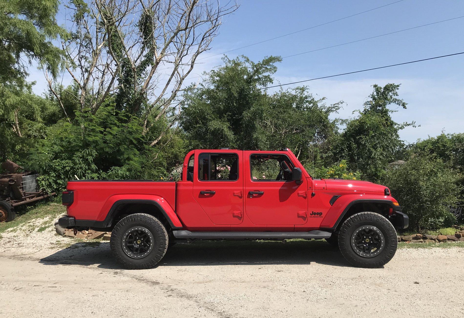 Jeep Gladiator FIRECRACKER RED Gladiator JT Club 0974DFD3-0436-4B0D-A196-75A2029693DA