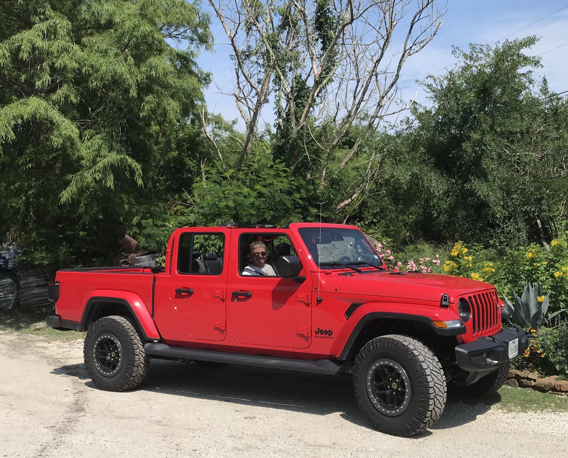 Jeep Gladiator FIRECRACKER RED Gladiator JT Club 0F0F7ABF-10E5-45B3-AA44-070C648C363A