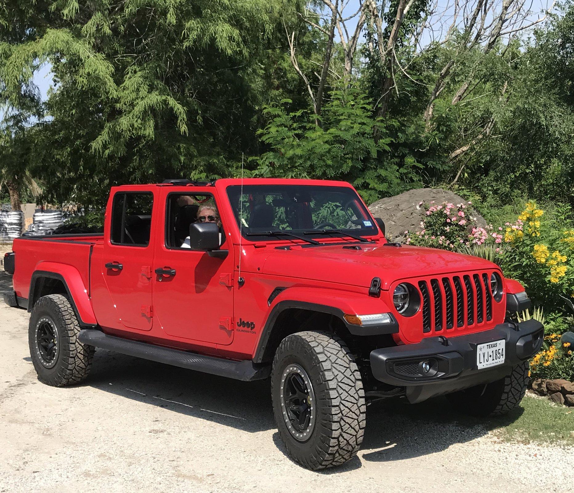 Jeep Gladiator FIRECRACKER RED Gladiator JT Club 89D1C65D-A8AF-42AA-9BCB-3608E69B4E1D