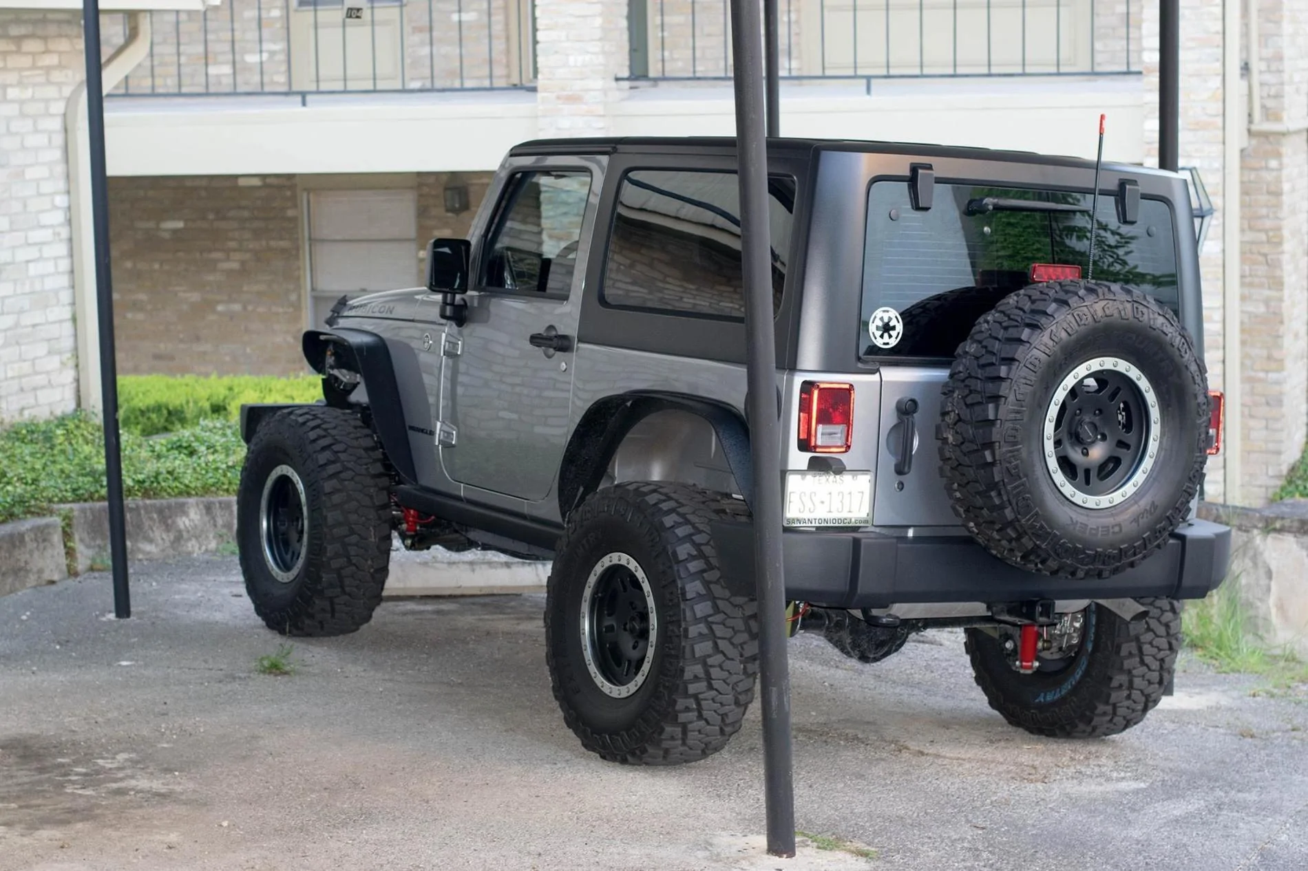 Jeep Gladiator Who steps into and out of their vehicle the same way? bYgPhhM