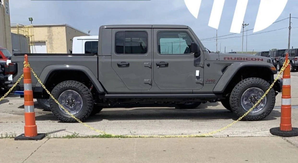 Jeep Gladiator STING GRAY Gladiator JT Club 77BA6631-7351-4770-B71B-F7FC74168EB2