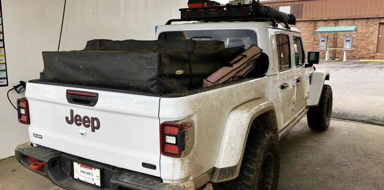 Jeep Gladiator BRIGHT WHITE Gladiator JT Club 4E74BFEA-C442-4CA3-878E-6B458CAF16CC