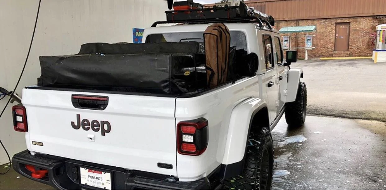 Jeep Gladiator BRIGHT WHITE Gladiator JT Club 7D878705-83B8-47F9-91B6-AA06386B81F1