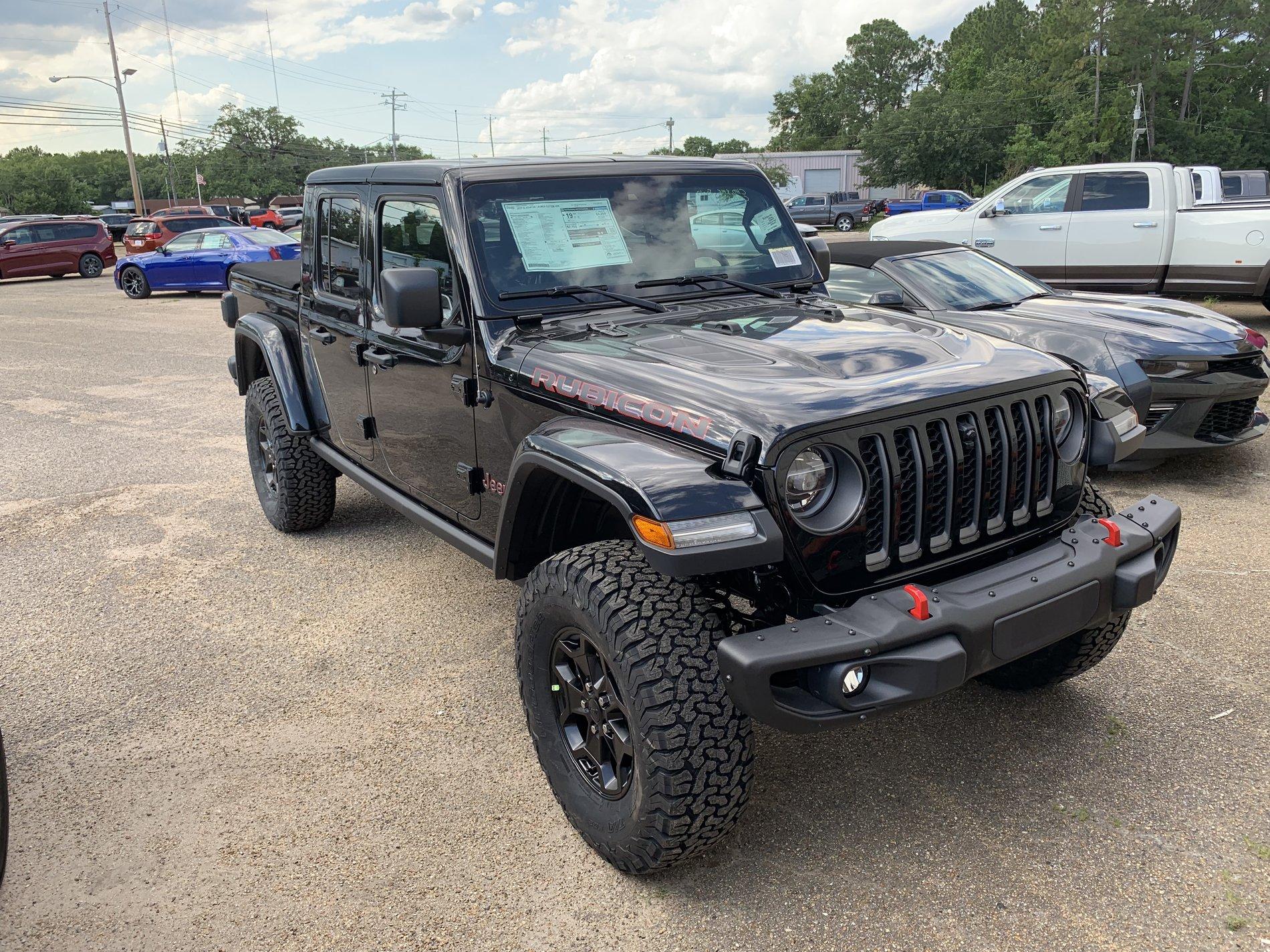 Jeep Gladiator LAUNCH EDITION Gladiator JT Club E28E70F6-4846-4955-9ACB-B010A924B2FF