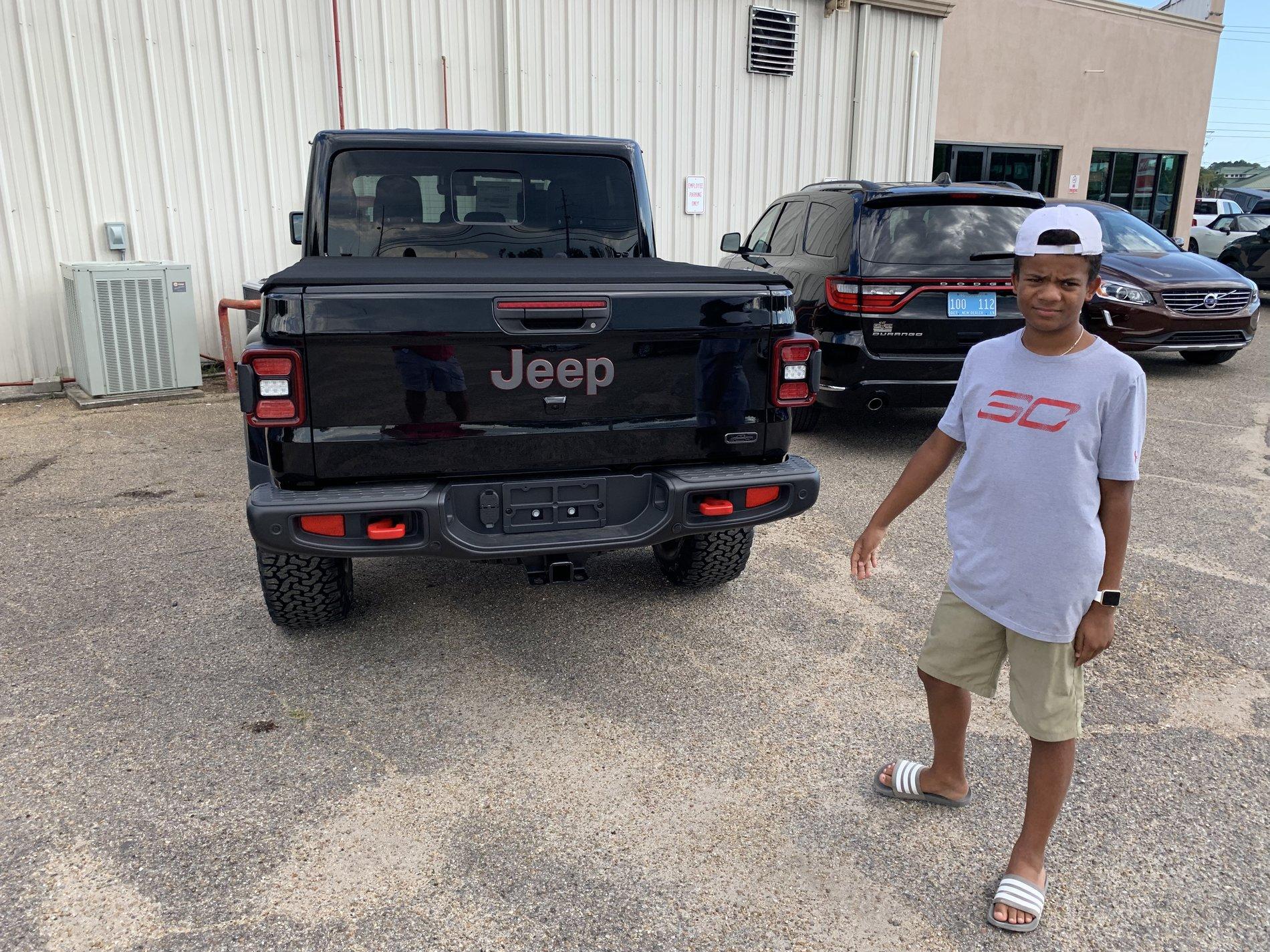 Jeep Gladiator LAUNCH EDITION Gladiator JT Club 0D287940-7D8E-41C8-AA9D-1840B6312640