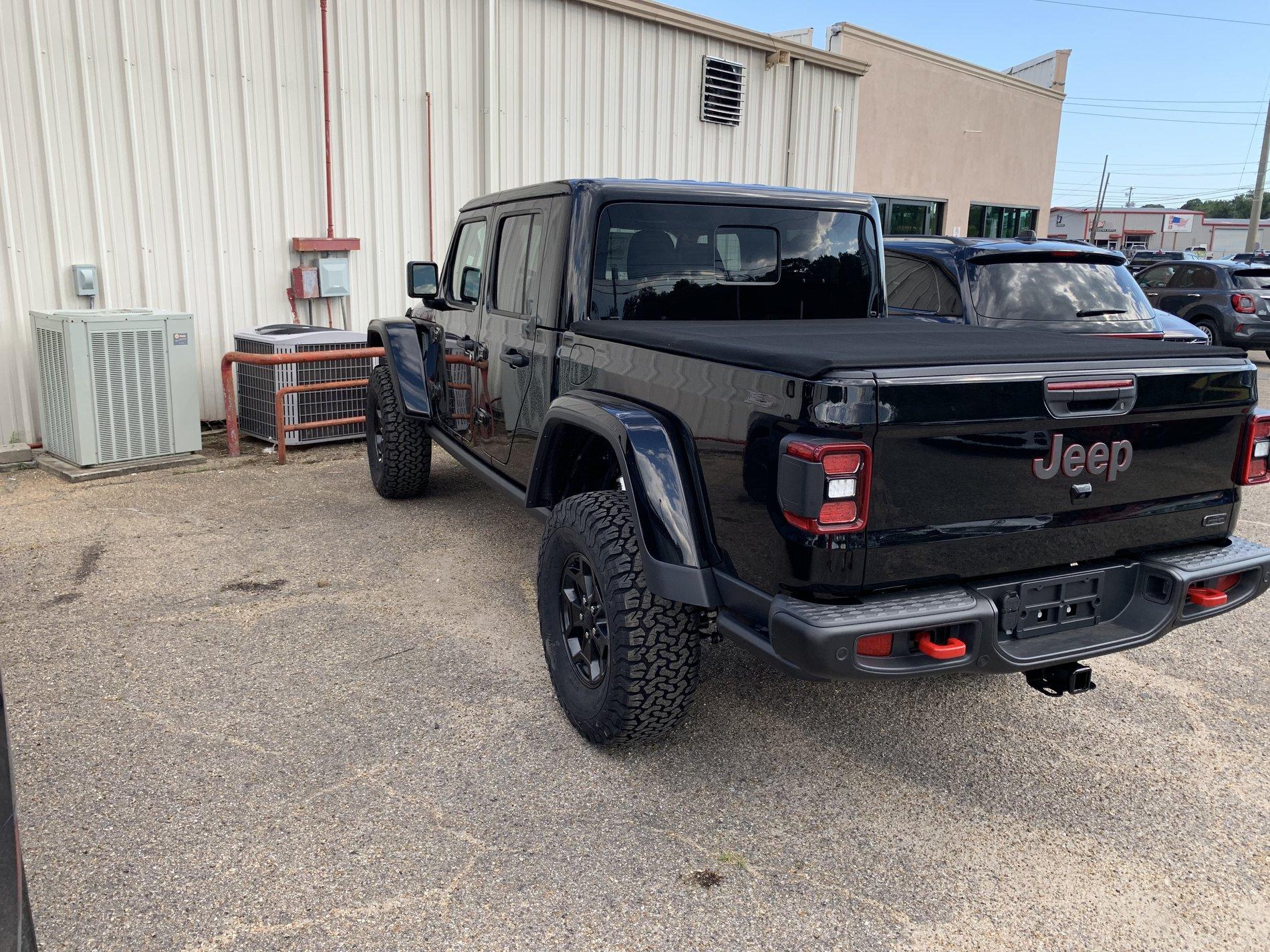 Jeep Gladiator LAUNCH EDITION Gladiator JT Club AD05BE6C-757C-43EE-B811-2AC8A3B12460