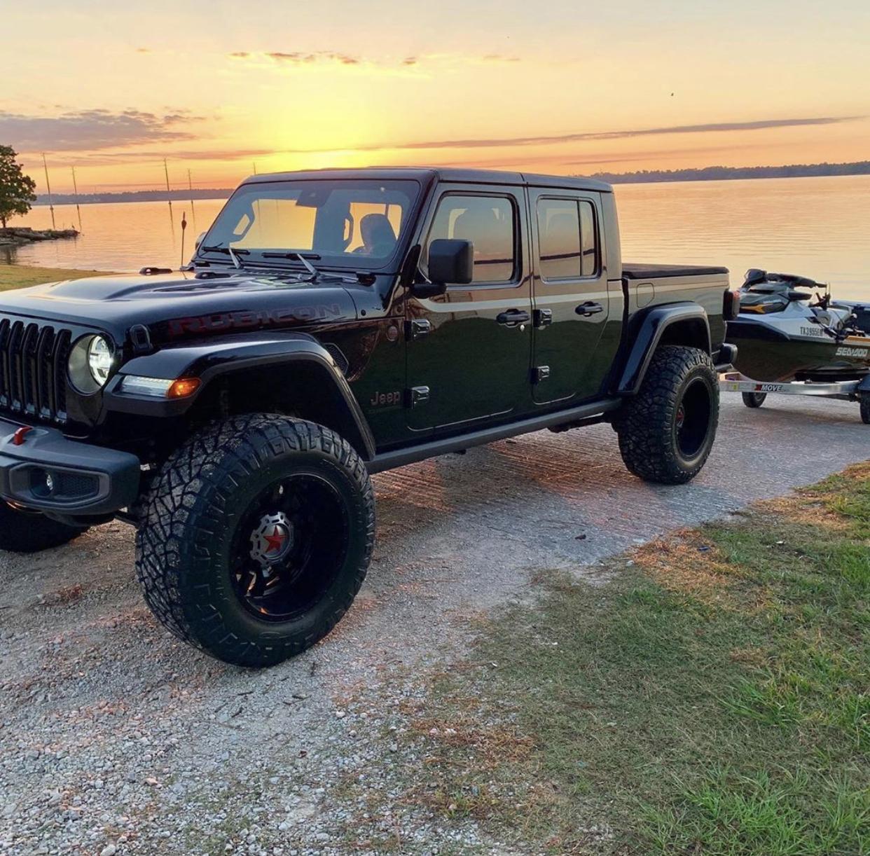 Jeep Gladiator BLACK Gladiator JT Club DD76D0FE-52D6-4257-8791-B549C020D8FB
