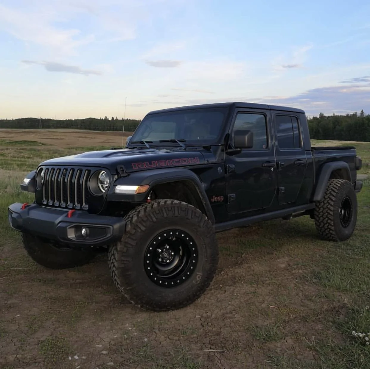 Jeep Gladiator BLACK Gladiator JT Club 6FB956E6-6CAB-42F9-94BD-3D8EFD21141A