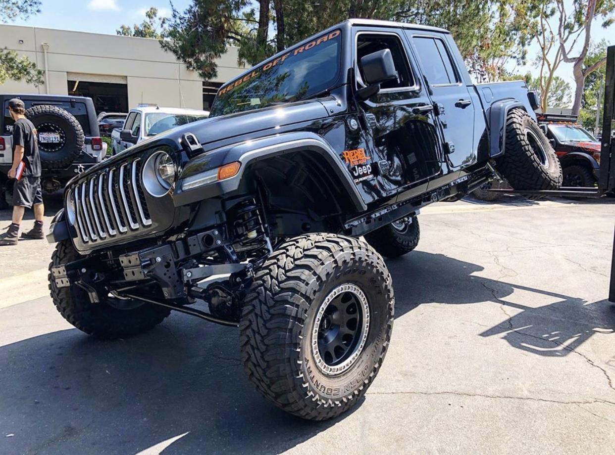 Jeep Gladiator BLACK Gladiator JT Club 8FA493D1-8A35-4962-BB84-BCF5ADB6DCC5