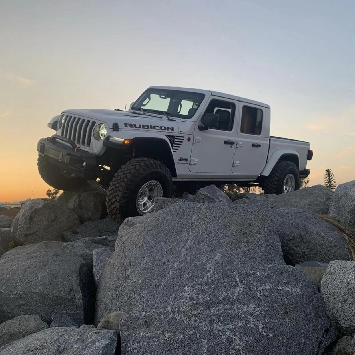 Jeep Gladiator BRIGHT WHITE Gladiator JT Club 0EB22732-0CCD-47B2-B5BD-1A11798BB4F7