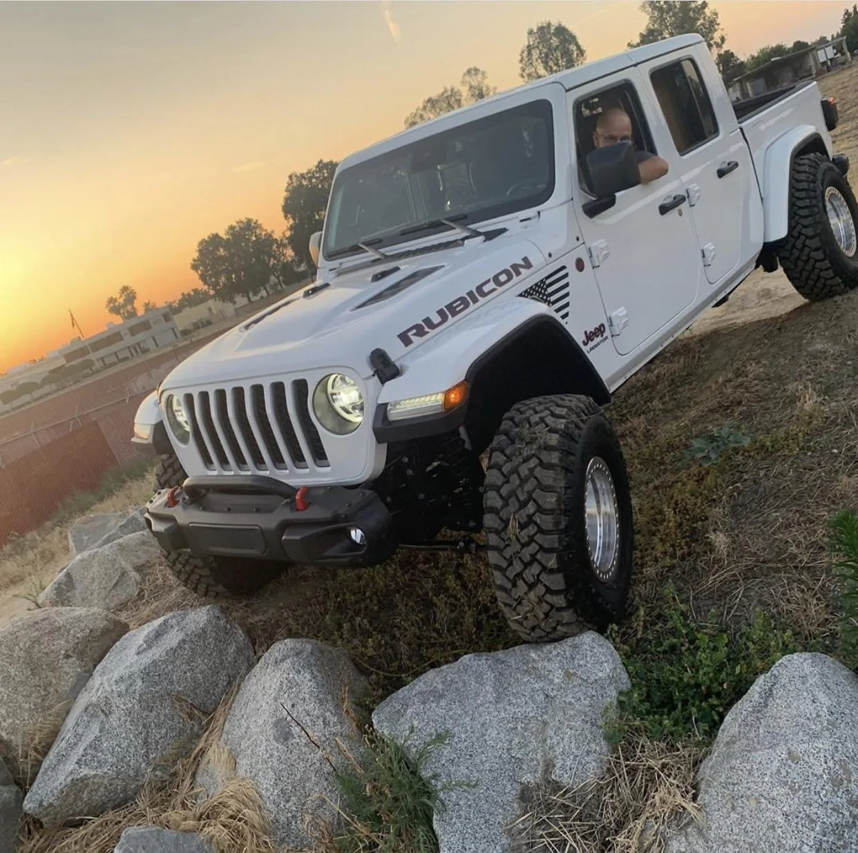 Jeep Gladiator BRIGHT WHITE Gladiator JT Club 1E300C4F-BB2E-4B2D-86CD-9C4C48E2BFC0