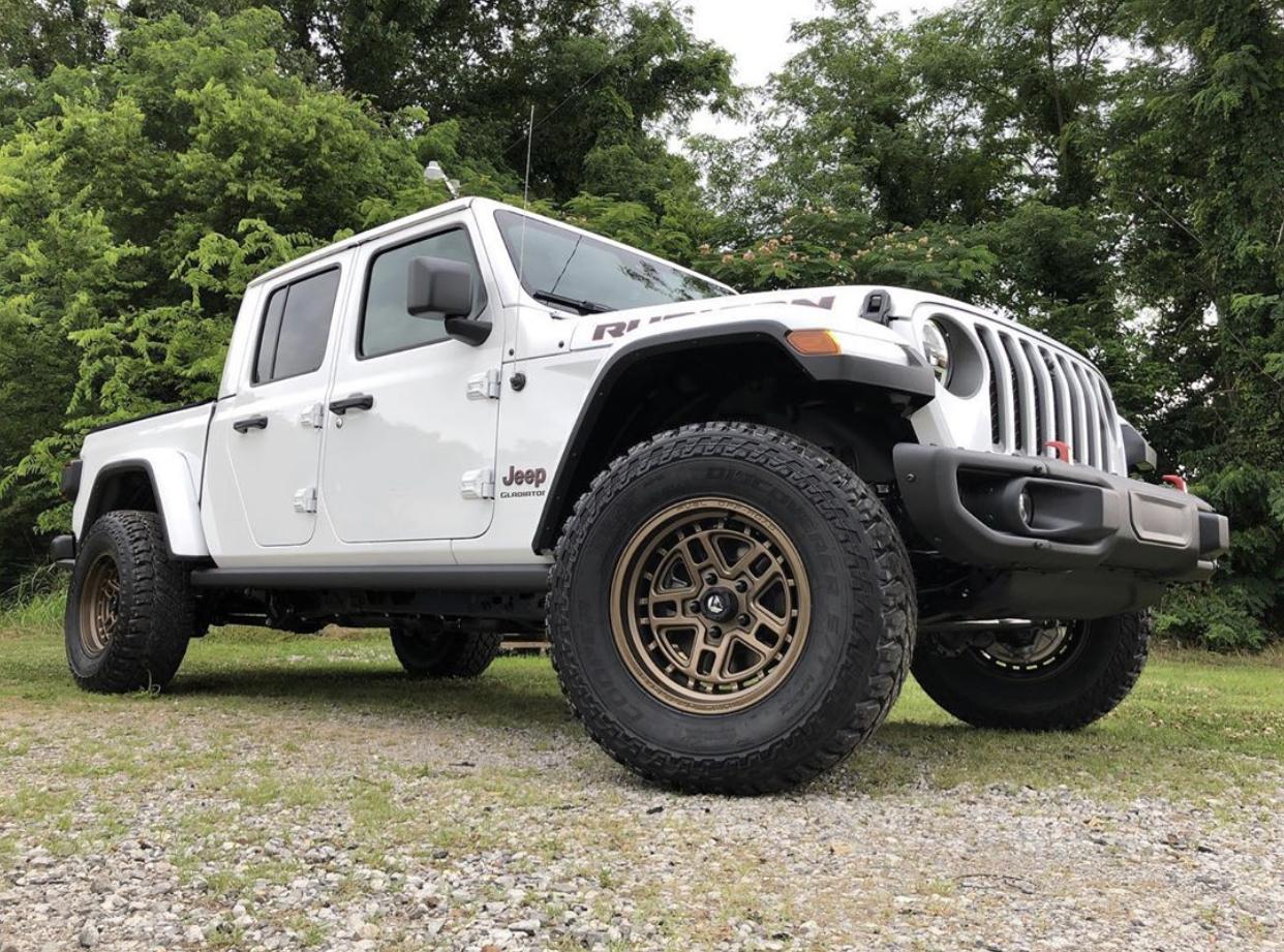 Jeep Gladiator BRIGHT WHITE Gladiator JT Club B35A7FE7-1A1A-47E5-8F26-EF64A2489D99