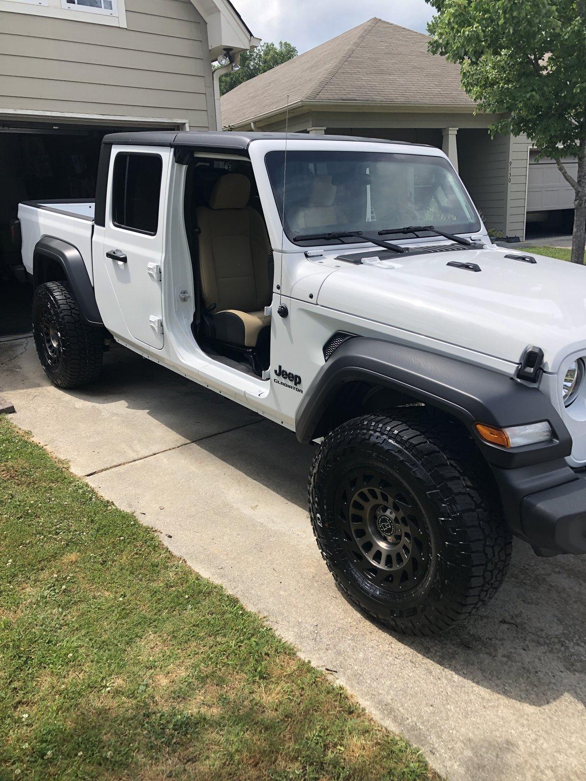 Jeep Gladiator bigger tires on unlifted Sport S sport s 33's #3