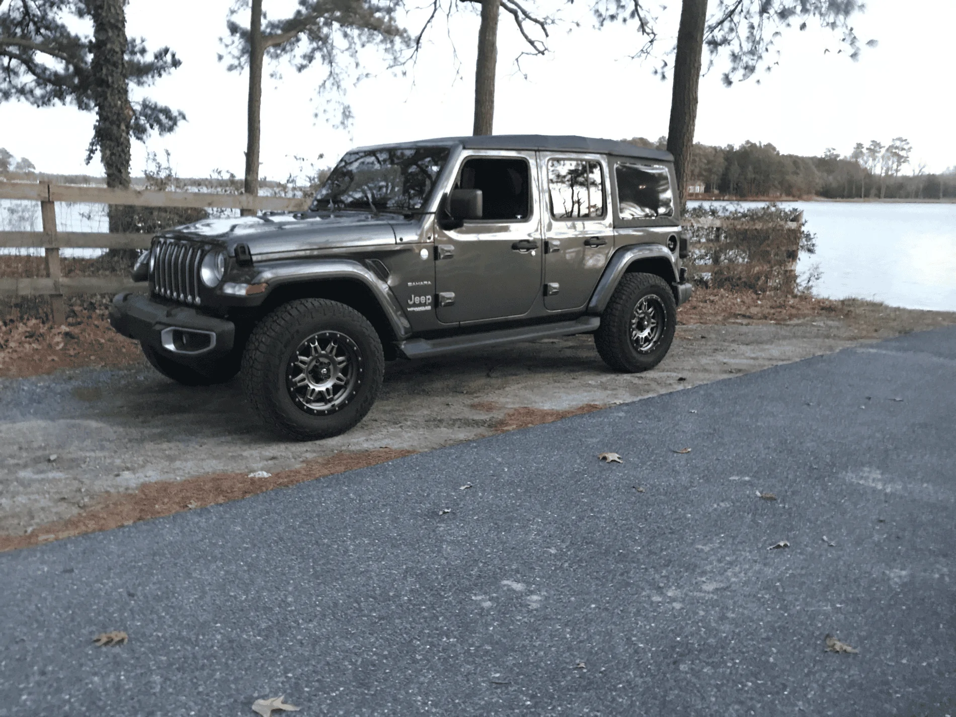 Jeep Gladiator bigger tires on unlifted Sport S upload_2019-6-14_13-15-28