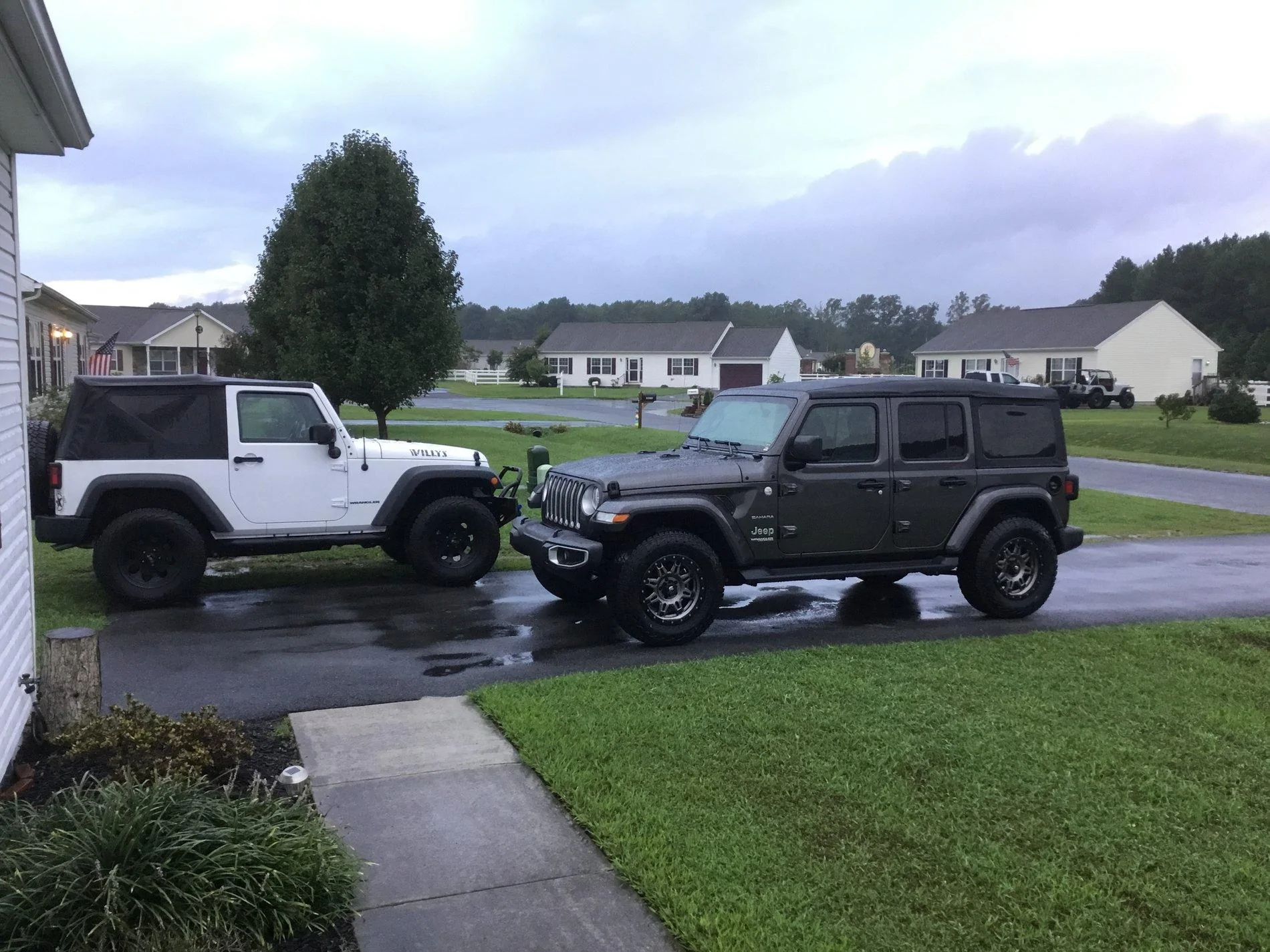 Jeep Gladiator bigger tires on unlifted Sport S IMG_0807