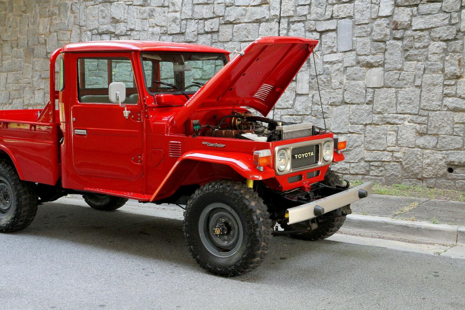 Jeep Gladiator While waiting, check out and drool over this FJ45 hDwTcdV