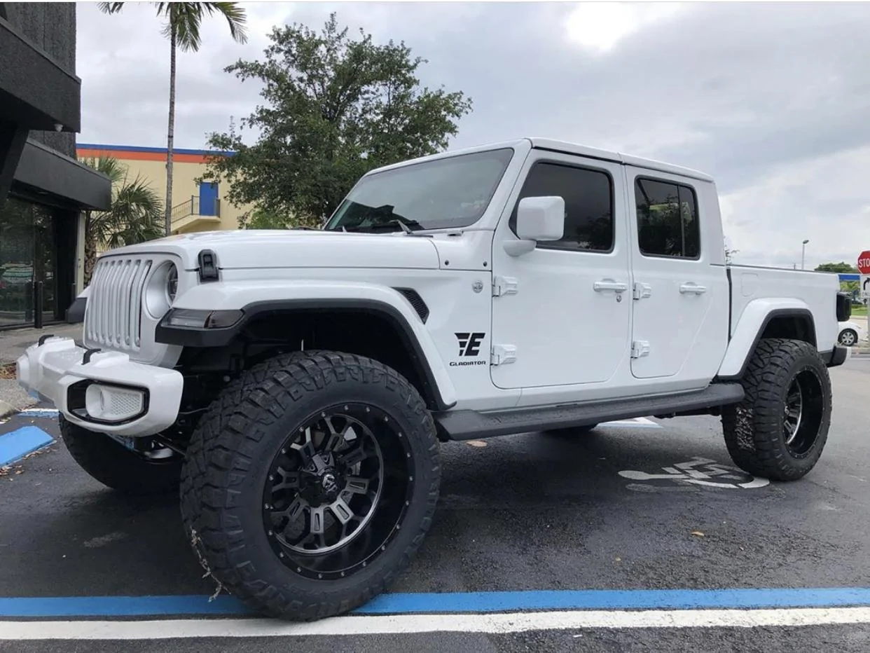 Jeep Gladiator BRIGHT WHITE Gladiator JT Club 2BA5CF67-4341-4484-83E3-ECB997FA6ED0
