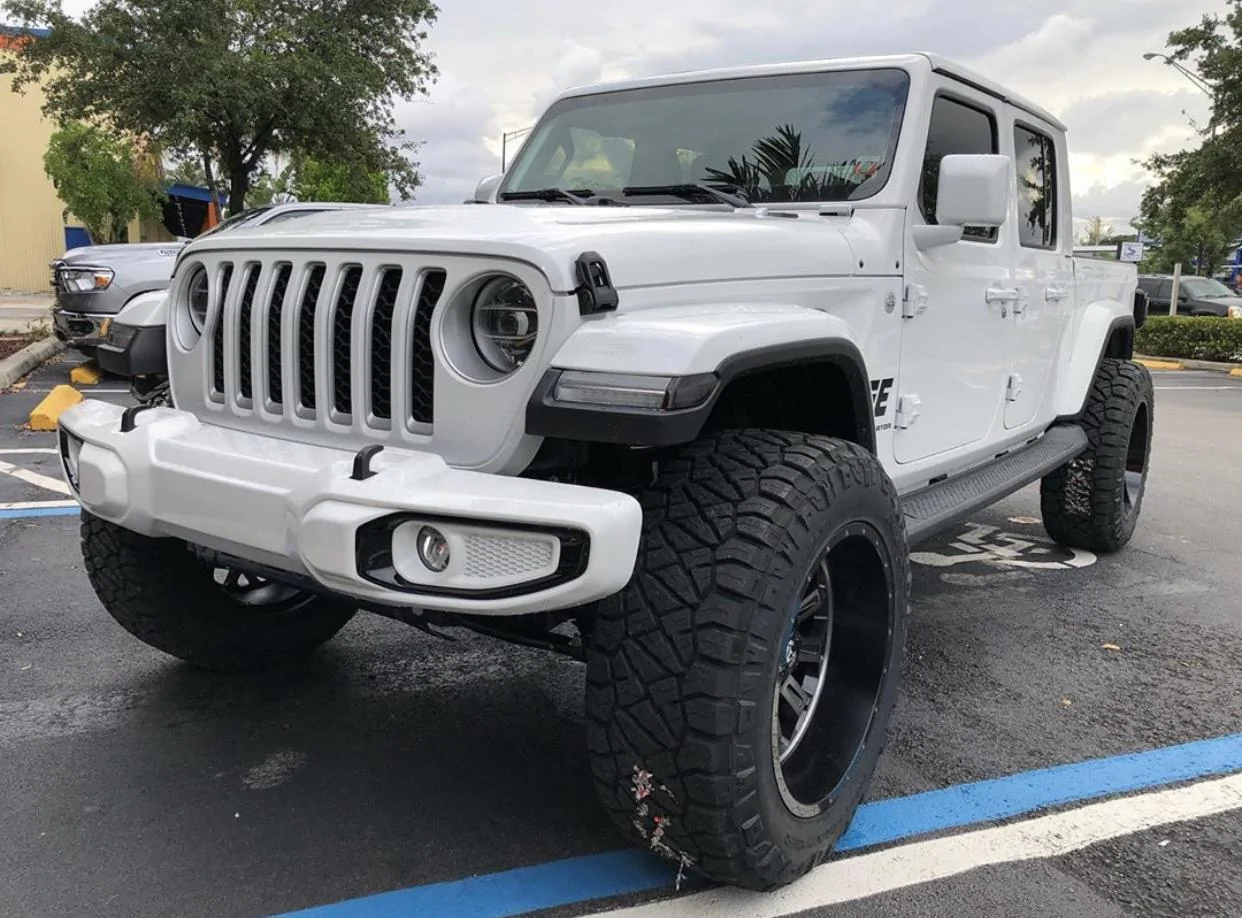 Jeep Gladiator BRIGHT WHITE Gladiator JT Club 2C480972-6D97-4347-936D-1A8403FDFC79