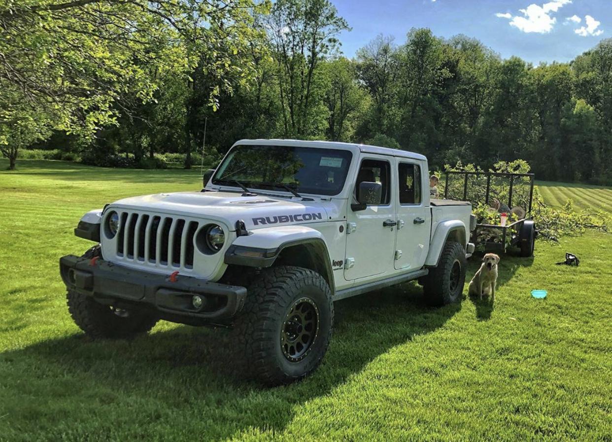 Jeep Gladiator BRIGHT WHITE Gladiator JT Club 529E2FA1-8FF4-49AD-BBE7-3CF06691D53C