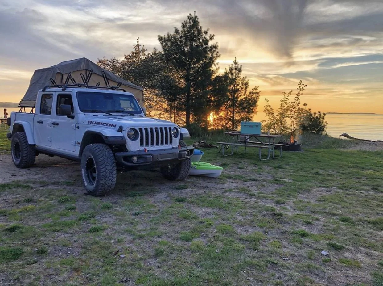 Jeep Gladiator BRIGHT WHITE Gladiator JT Club 7765F5E6-75E3-49D2-B2D9-96220F854AED