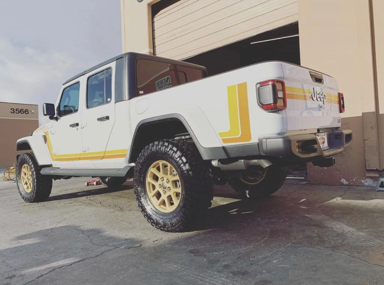 Jeep Gladiator BRIGHT WHITE Gladiator JT Club 1684773E-00F8-46C3-96F4-FD56FA5DA87E