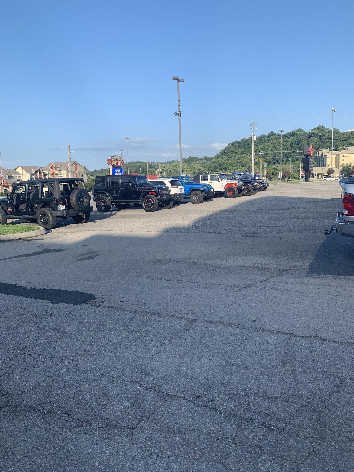 Jeep Gladiator Jeeps Parking Next To Jeeps AC39E4F9-7BE9-400E-80ED-0C3CD721D456