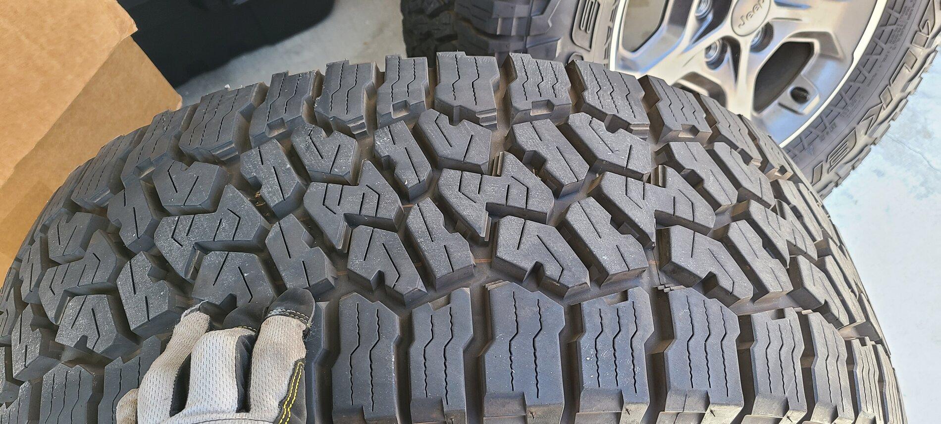 Jeep Gladiator Rubicon 4 wheel and tires 20210820_133027