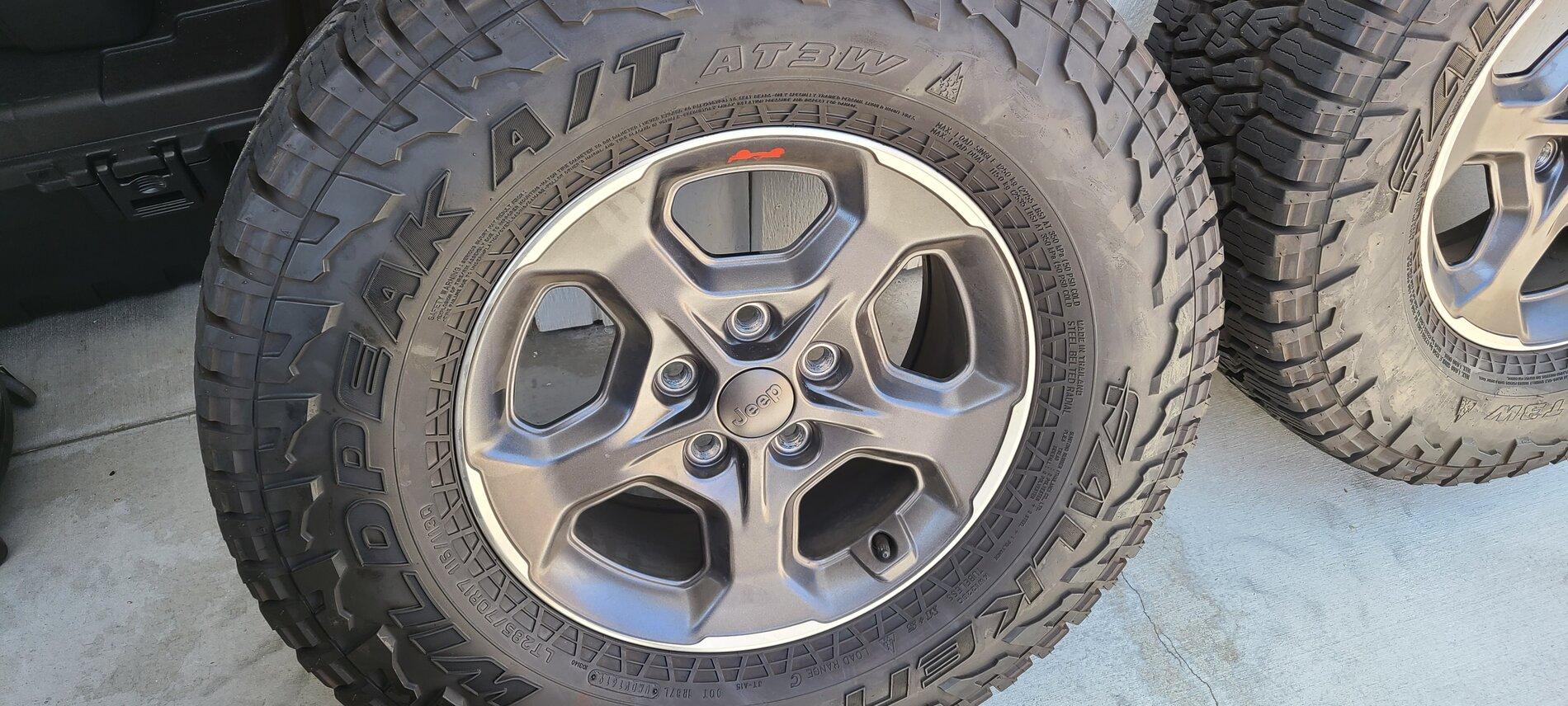 Jeep Gladiator Rubicon 4 wheel and tires 20210820_133033