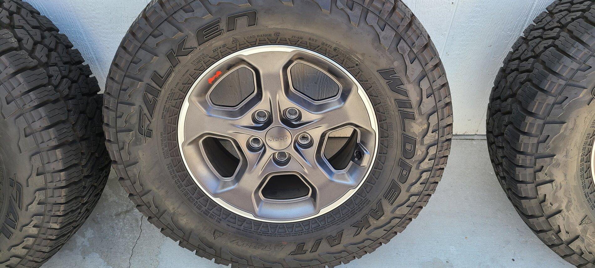 Jeep Gladiator Rubicon 4 wheel and tires 20210820_133042