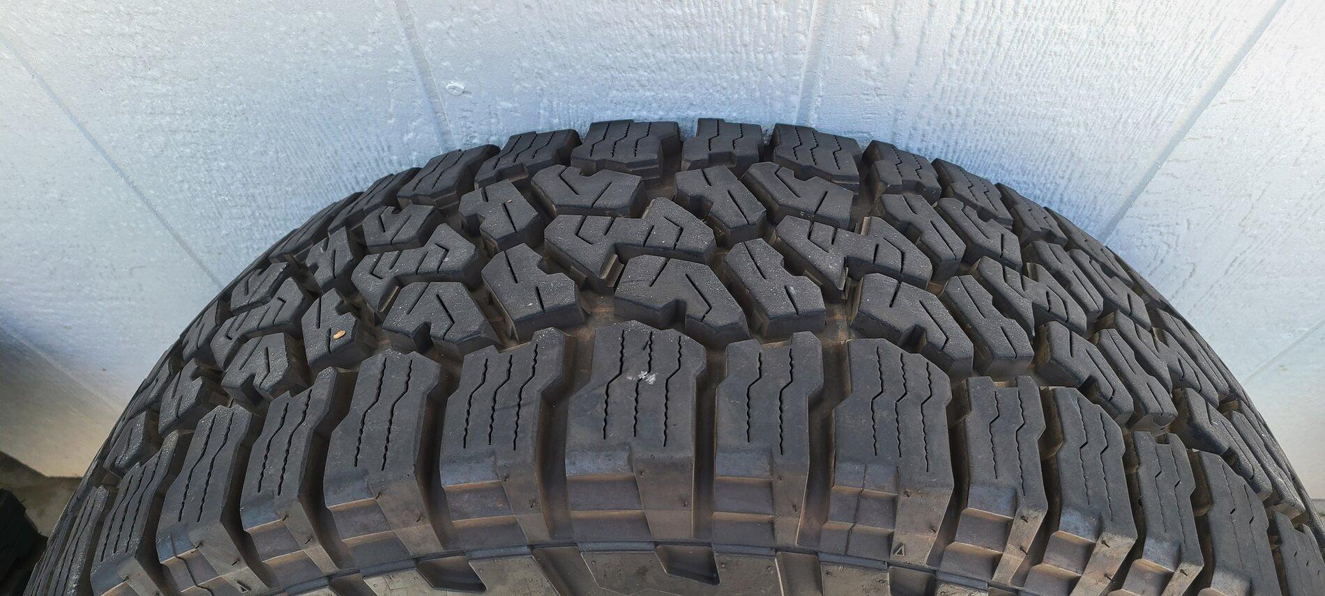 Jeep Gladiator Rubicon 4 wheel and tires 20210820_133045