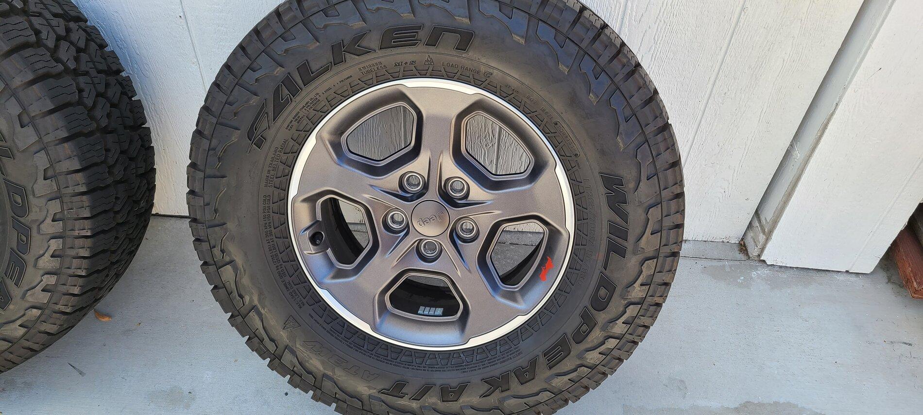 Jeep Gladiator Rubicon 4 wheel and tires 20210820_133051