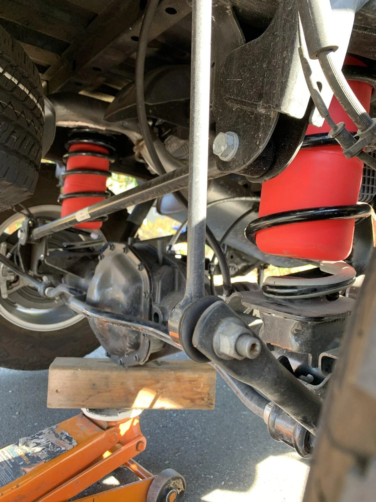 Jeep Gladiator Air Lift 60830 install image_67512833