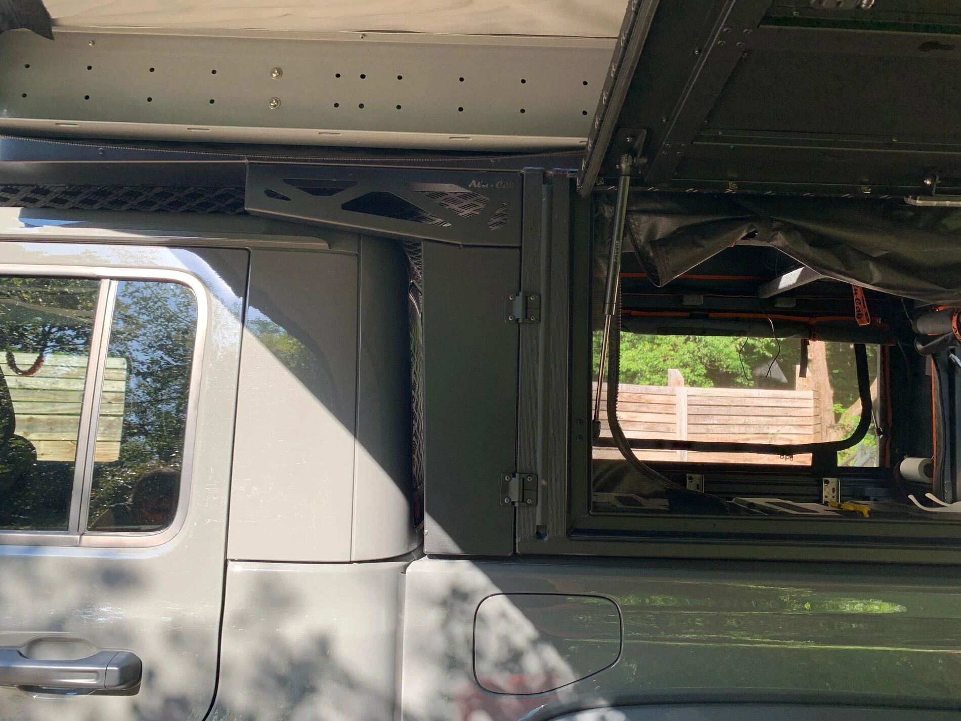 Jeep Gladiator Alu-Cab Canopy Camper IMG_1560