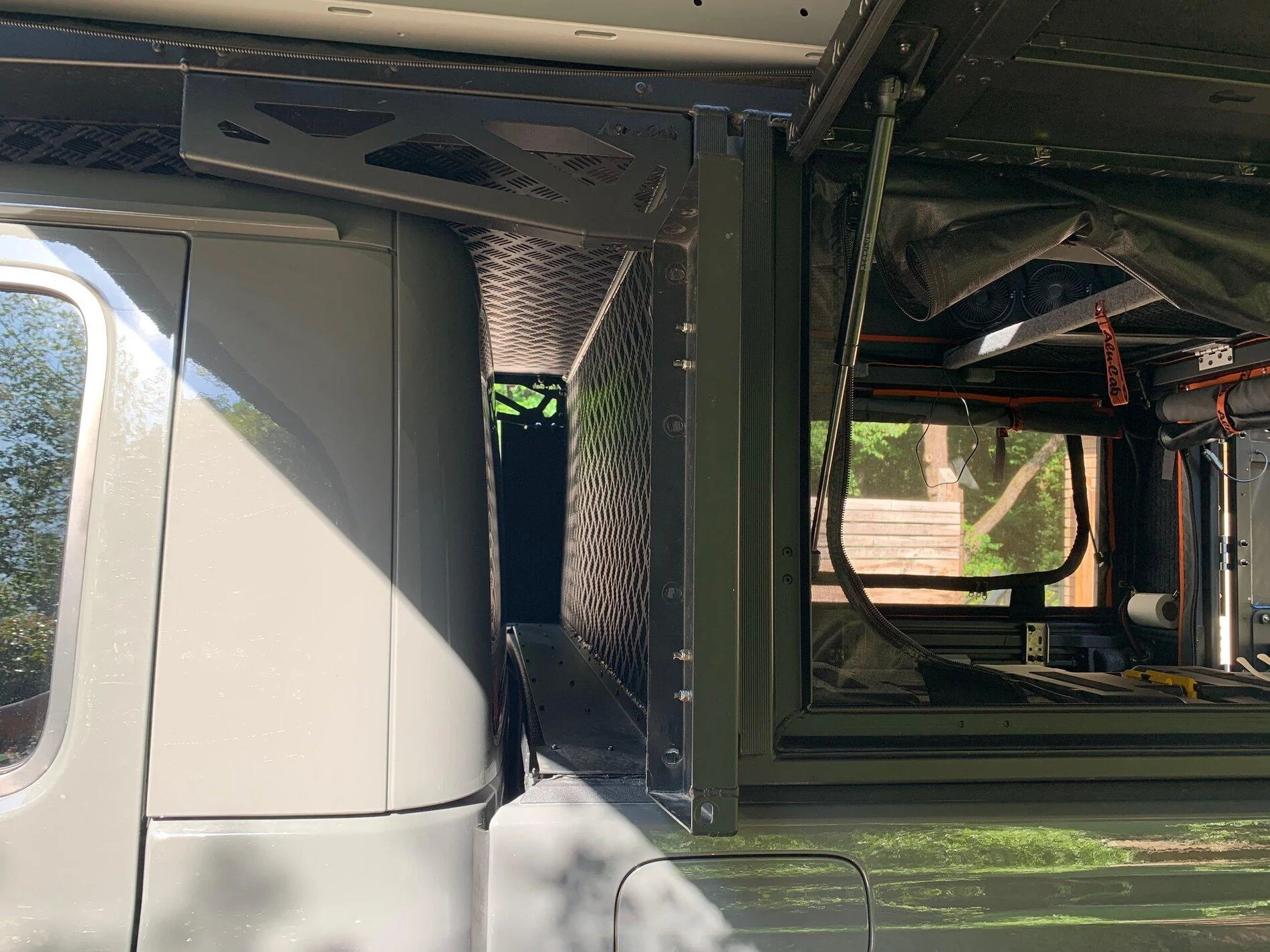 Jeep Gladiator Alu-Cab Canopy Camper IMG_1561