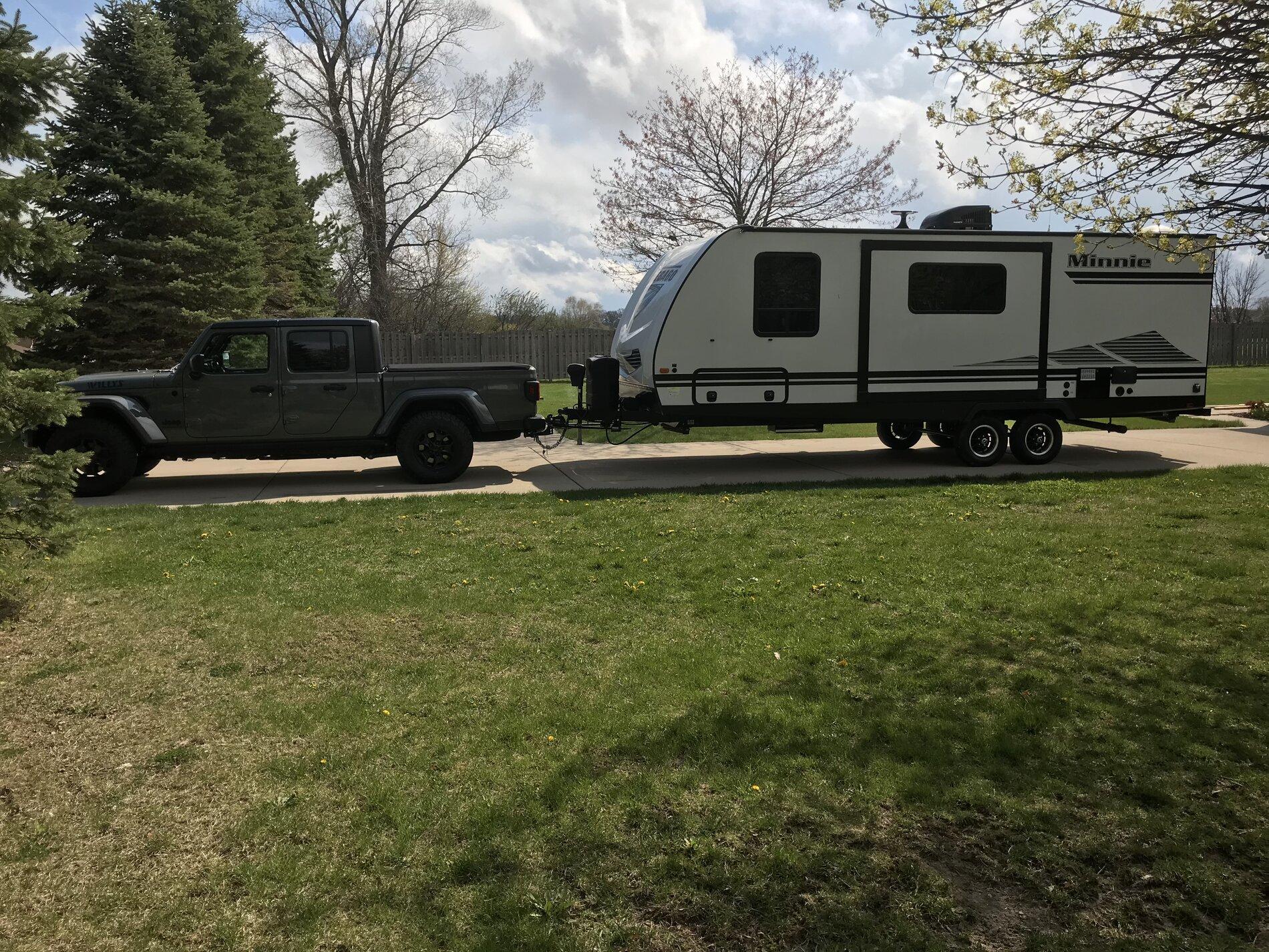 Jeep Gladiator Would you feel comfortable towing... 7495F6D1-C59A-4E07-B005-3E692F6186BA
