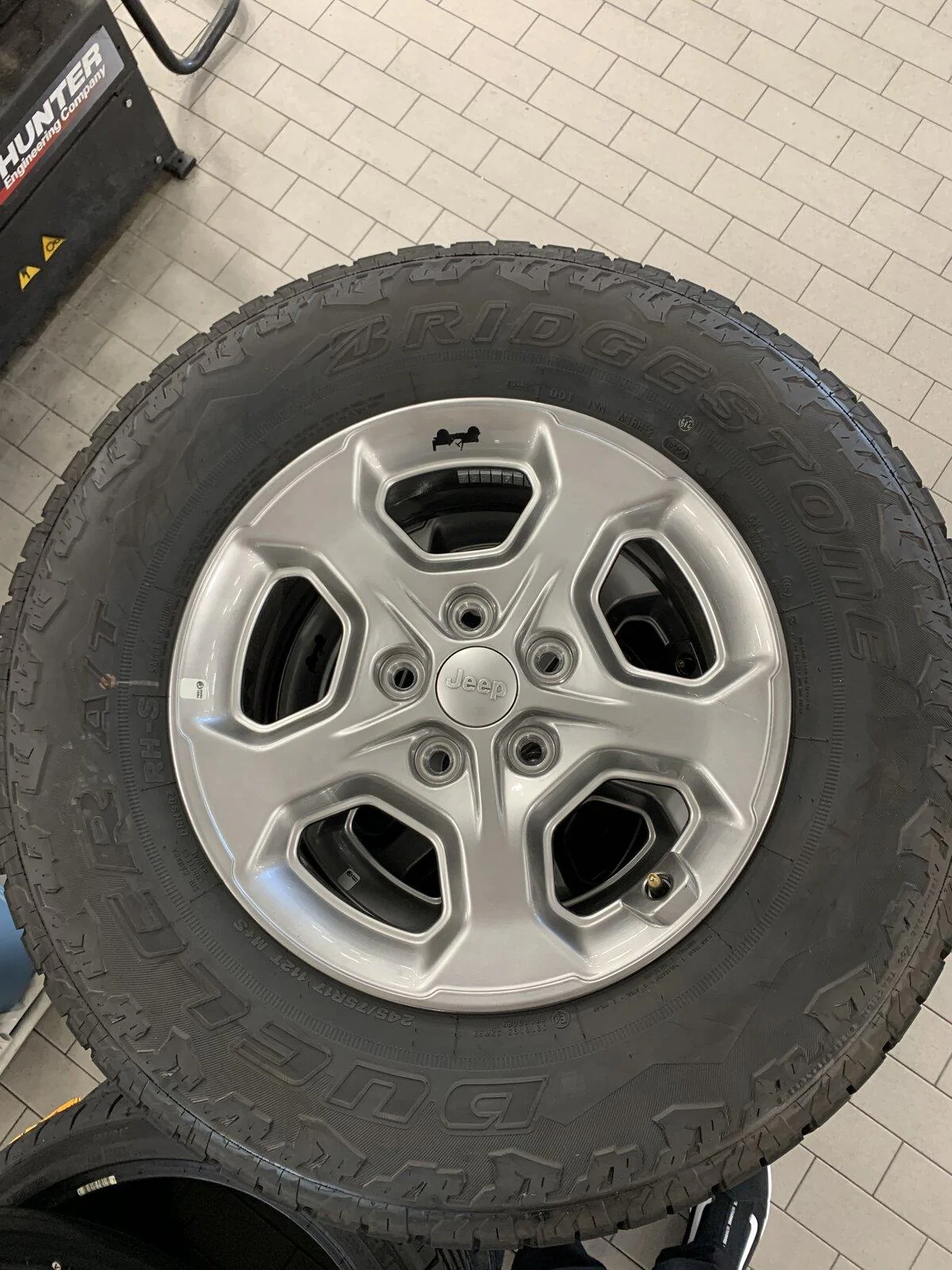 Jeep Gladiator Freedom edition wheels, tires, TPMS. $1k B9DB0D7B-D965-4278-8B6E-CC098A317B65