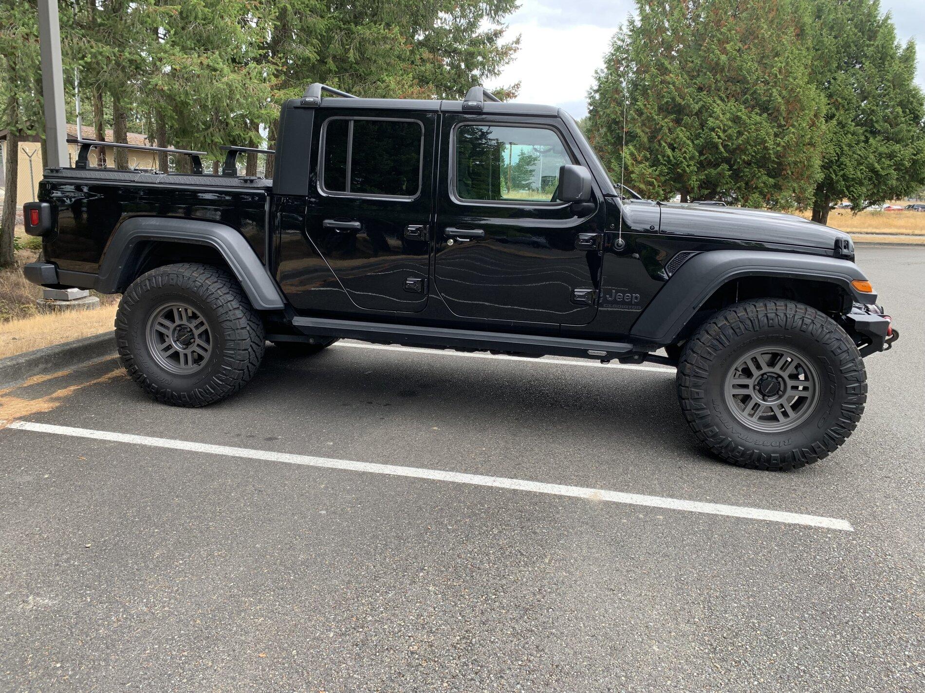 Jeep Gladiator 2020 Gladiator Sport S w/ MODS IMG_1127