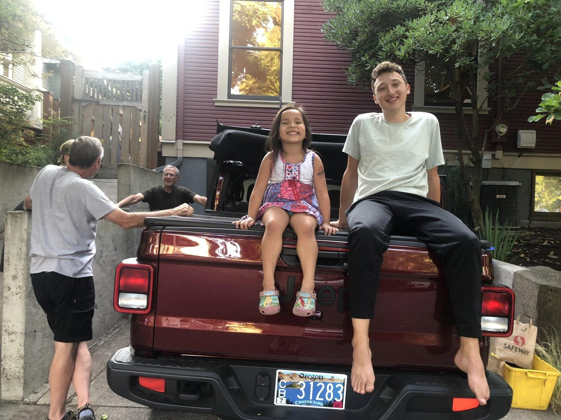 Jeep Gladiator DNA Motoring Hard Tonneau - install and review IMG_7386