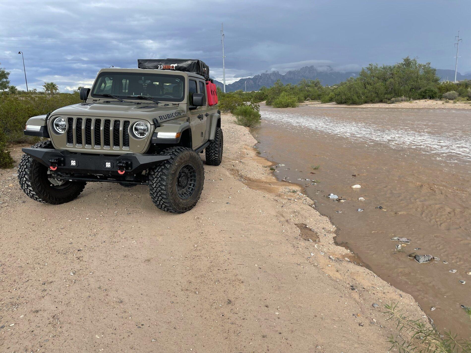 Jeep Gladiator Water in the desert… 5059F436-0465-482C-9B74-AC93392DFB18