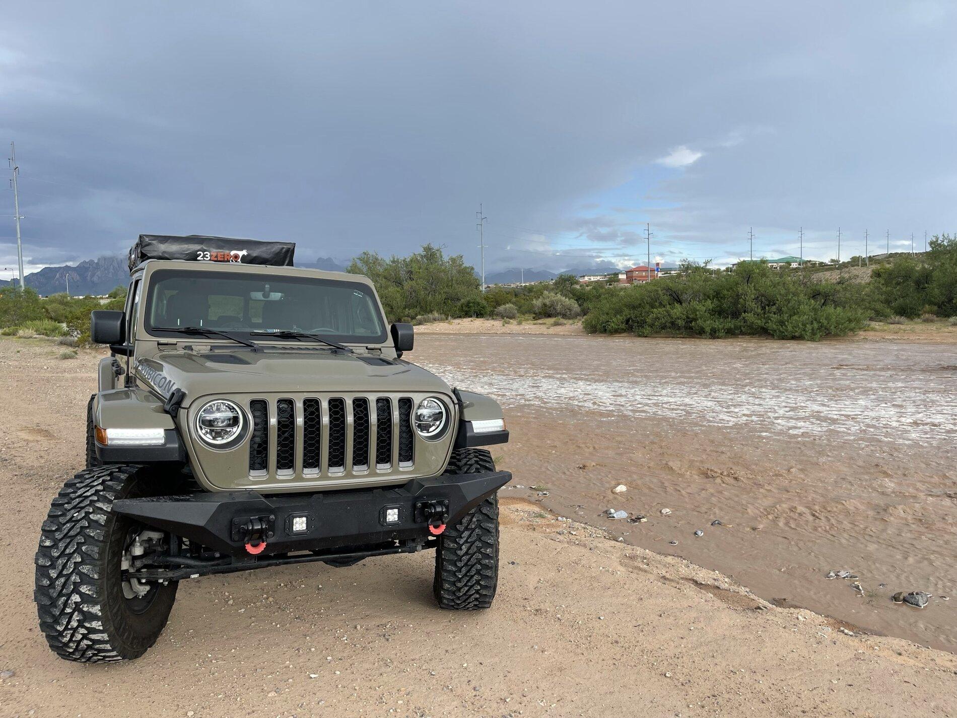 Jeep Gladiator Water in the desert… 71572570-BF34-4AFF-A986-A63D05DEB8DC