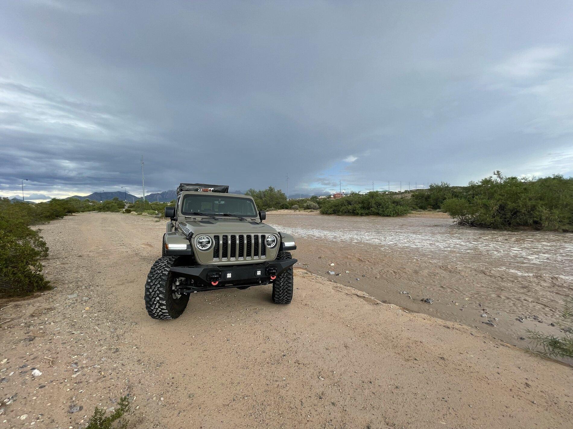 Jeep Gladiator Water in the desert… DBF7689D-787D-436F-B215-37268DB809FA