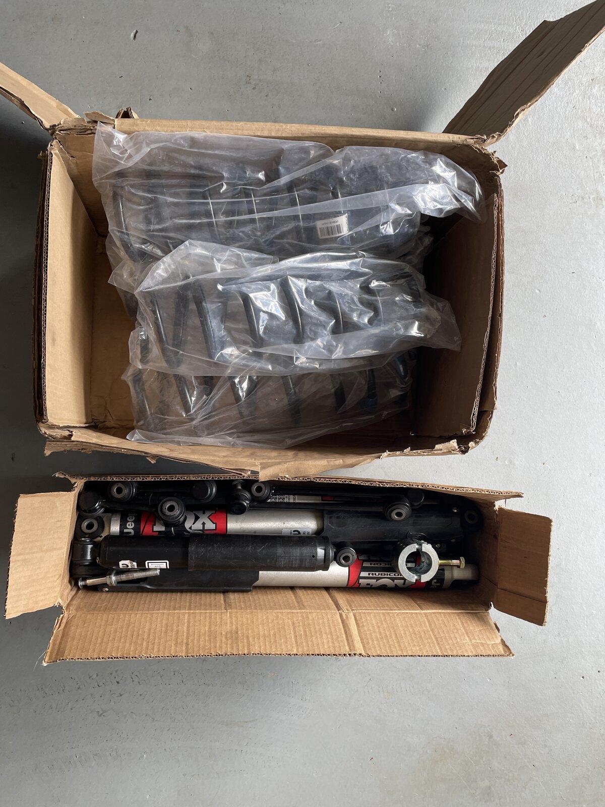Jeep Gladiator Rubicon Take-off Suspension Parts and Synergy Steering Stabilizer Relocation Kit IMG_6460.JPG