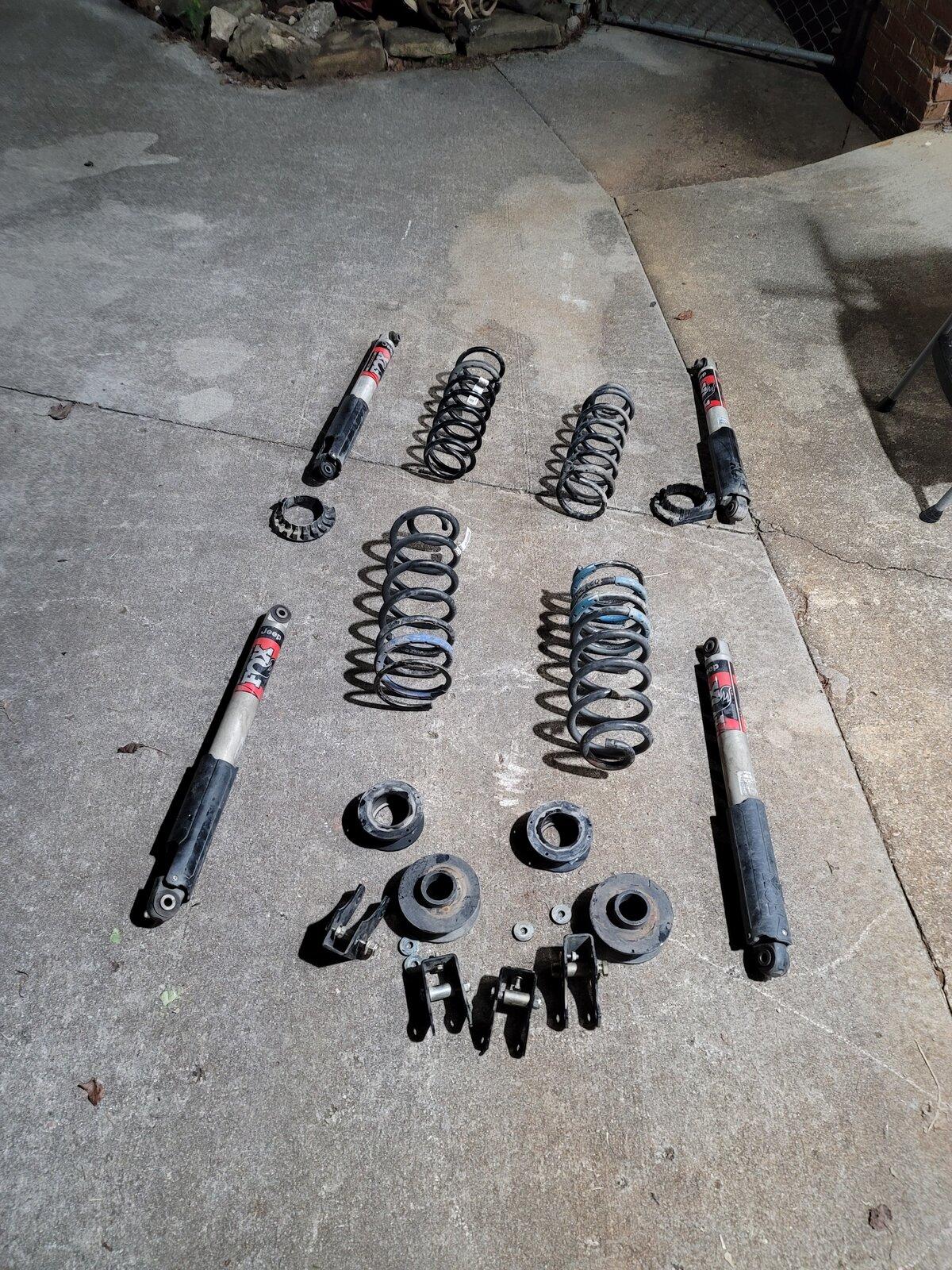 Jeep Gladiator Jeep gladiator Rubicon suspension with iron rock 2 inch leveling kit 20210902_215728