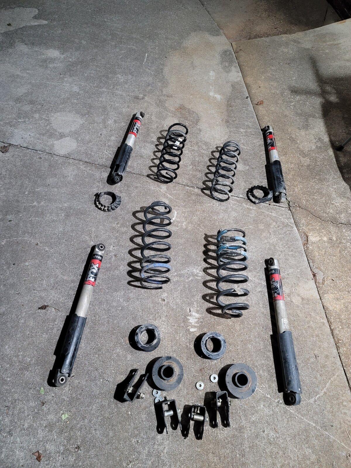 Jeep Gladiator Jeep gladiator Rubicon suspension with iron rock 2 inch leveling kit 20210902_215731